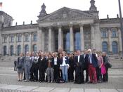 Gruppenfoto vor dem Reichstag