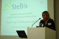 Die Projektleitung präsentiert den Forschungsschwerpunkt SteBis